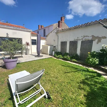 Сasa de vacaciones Maison Renovee Avec Jardin Et Terrasse Au Coeur De La Chaume, Proche Plage, Wifi - Fr-1-92-944
