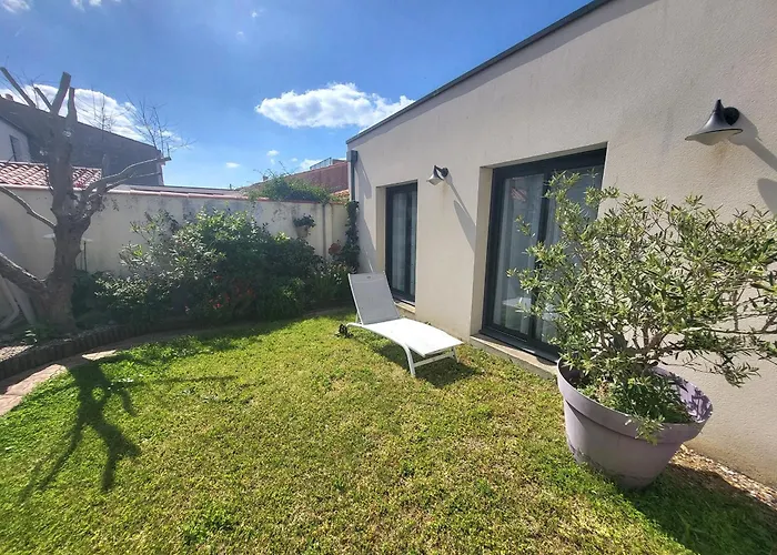 Maison Rénovée Avec Jardin Et Terrasse Au Cœur De La Chaume, Proche Plage, Wifi - Fr-1-92-944 * Les Sables-dʼOlonne